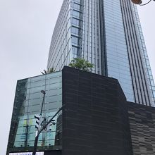 帆をイメージしたデザイン