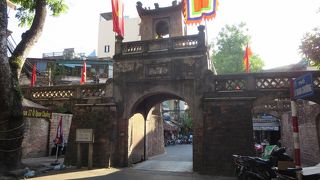 バイクに気をつけて歩きました