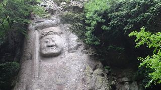 熊野磨崖仏、９９段の急な石段を、昇るが、苦労のし甲斐がある、圧巻