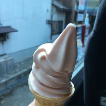 さくらんぼソフトクリームです。