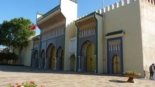 装飾が美しい王宮門