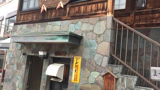 階段上がって２階にあります