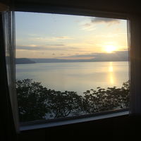 窓からの朝日