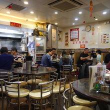 ガヤガヤ騒々しいけどこれが香港