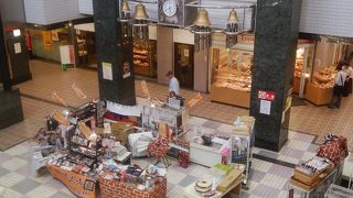 雑貨市で賑わうぷららの広場