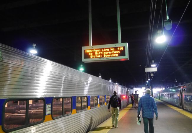 ワシントンとボルチモアを結ぶ通勤列車
