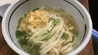 狭いけど美味しい讃岐うどん