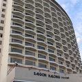 ハロン湾が見渡せる高台のホテルです