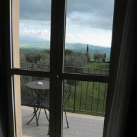 部屋にはテラスがありテラスからはオルチャの谷が見渡せます