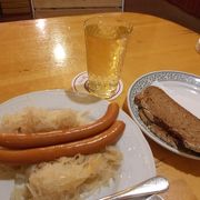 アプフェルヴァイン（りんご酒）とソーセージの名店