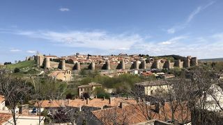 城壁に囲まれた可愛い町