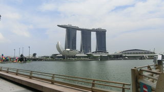 マリーナプロムナードからヘリックスブリッジを歩きました