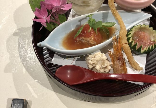 和食中心の料理店