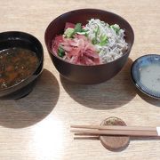 ランチメニューは海鮮丼の種類が豊富です！