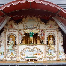 オランダ製のストリートオルガン