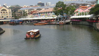 シンガポール川沿いにいい景色と美味しそうなレストラン