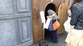 入り口が超低い！　不思議の国、アリスをコンセプトに