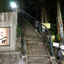 テンション下がりそうなほどいきなり急坂