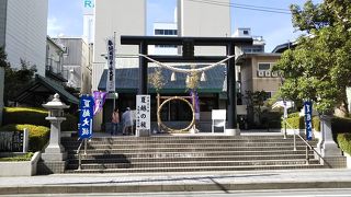 街中の神社