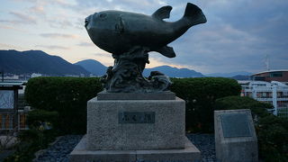 ふくの銅像が可愛い。