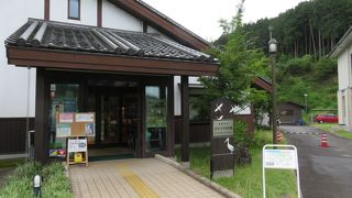 兵庫県立コウノトリの郷公園の中心施設