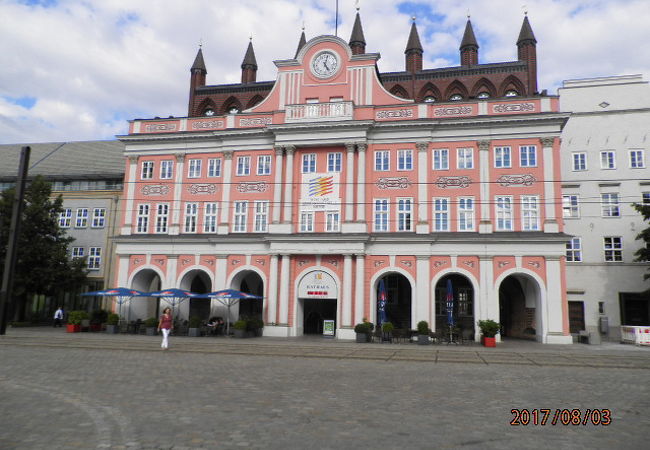 ノイアーマルクト前の庁舎
