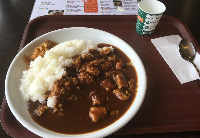 急いでいるときのカレーライスと思って頼んだが、意外と時間がかかって焦った。