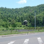 道の駅たかはたの向かいにあります