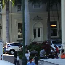 モアナサーフライダーにあります。