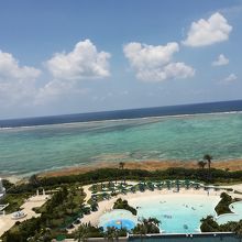 平和を祈る県民が観光を盛り上げている沖縄本島のホテル