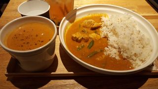 味は好み、ややせわしない店舗