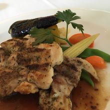 大山鶏モモ肉の香草グリエ（ランチ）