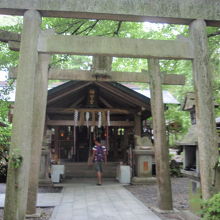 伏見神宝神社の鳥居と社殿
