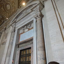 バチカンの、有名な扉