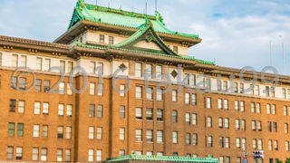 名古屋城の天守の屋根が乗かったデザインが斬新です。