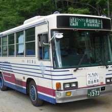 昇仙峡の折り返し所に停まる甲府行バス。