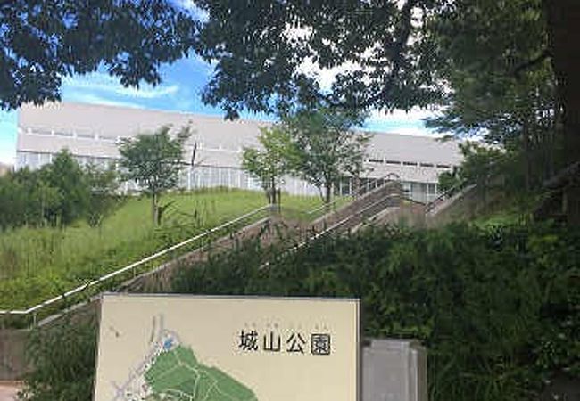 南多摩駅近くの公園