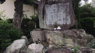 石碑が立っているだけ