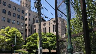 文明開化時代の旧居留地の面影を残しています。