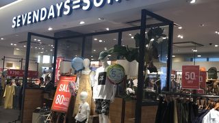 ファミリーのカジュアル衣料