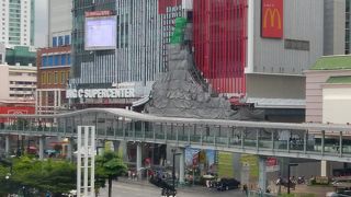 スカイウォークで行けます