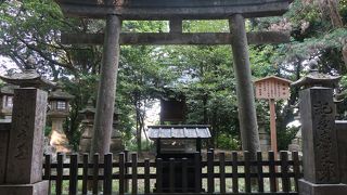 伊勢神宮のある方向を向いて建てられてます