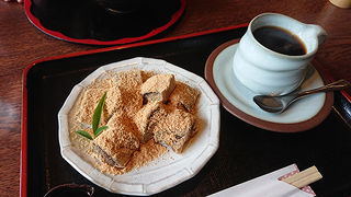 ぷるんぷるんのわらび餅