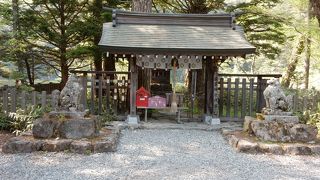 穂高岳のふもとにある神聖さを感じる神社