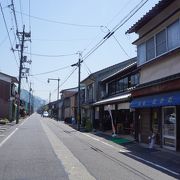 まっすぐ長く続くメインストリートの市街も意外に印象的