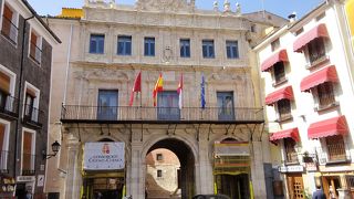 バロック様式の市庁舎です