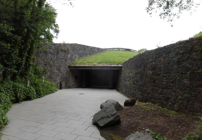 ナヴァン センター & フォート