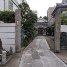 門の様子です。