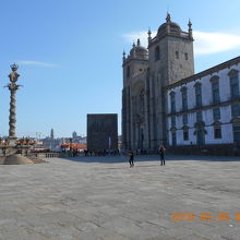 カテドラルと尖塔。