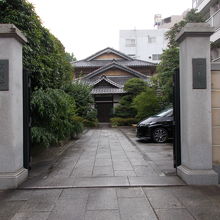 門の様子です。